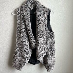 NWT Jolt faux fur vest w/ pockets, size small